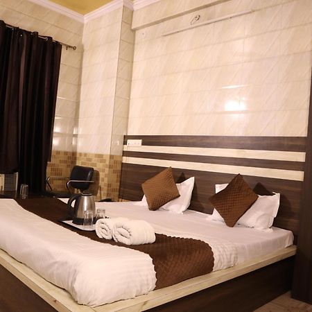 Hotel P R Palace Lakhnau Kültér fotó