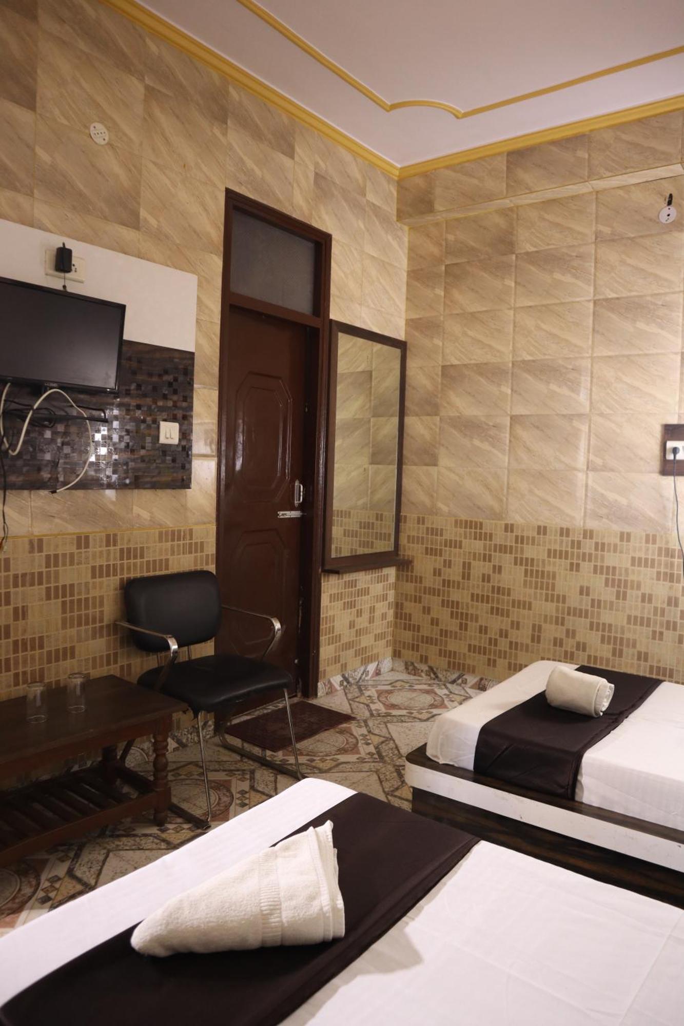 Hotel P R Palace Lakhnau Kültér fotó