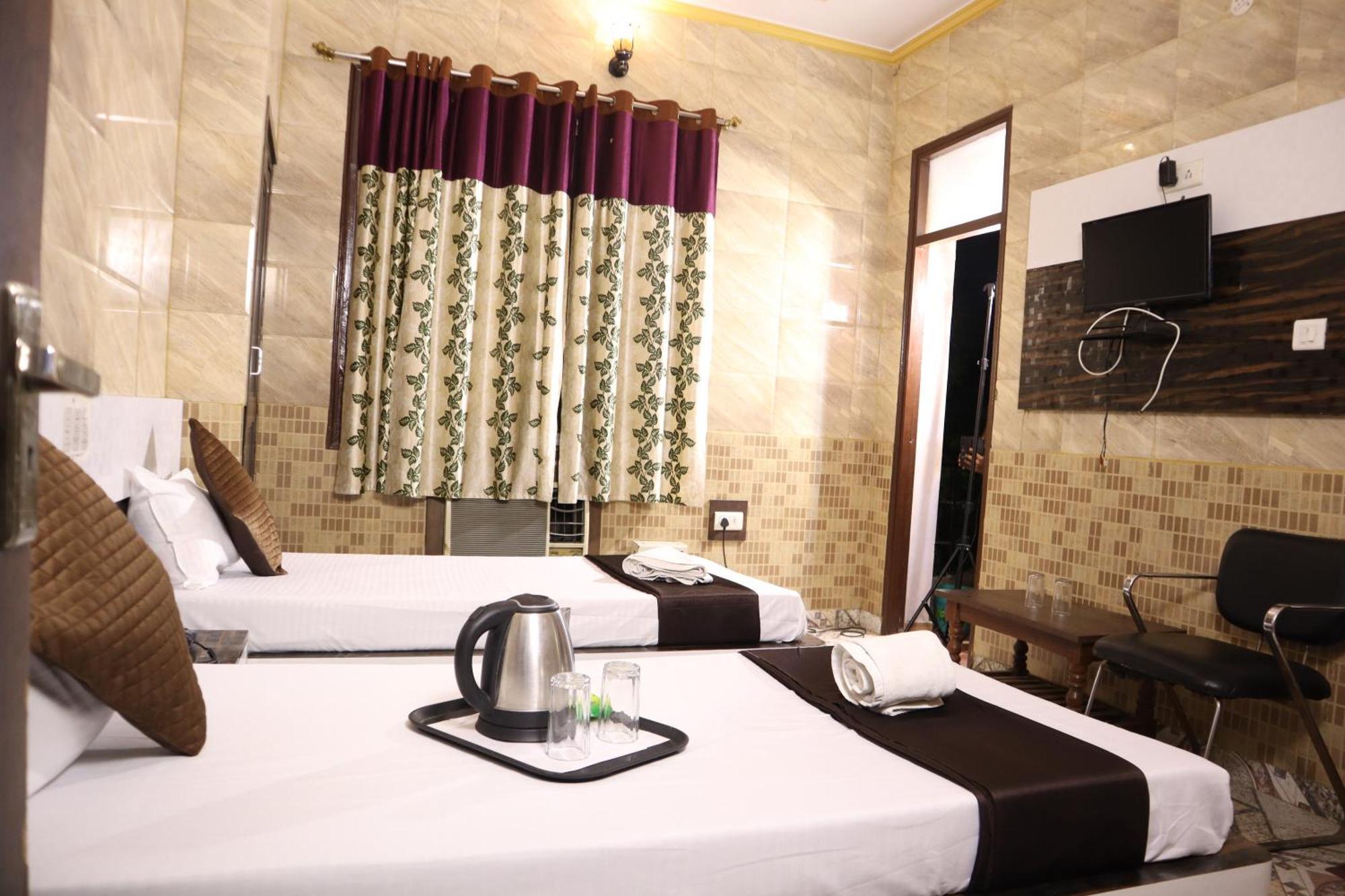 Hotel P R Palace Lakhnau Kültér fotó