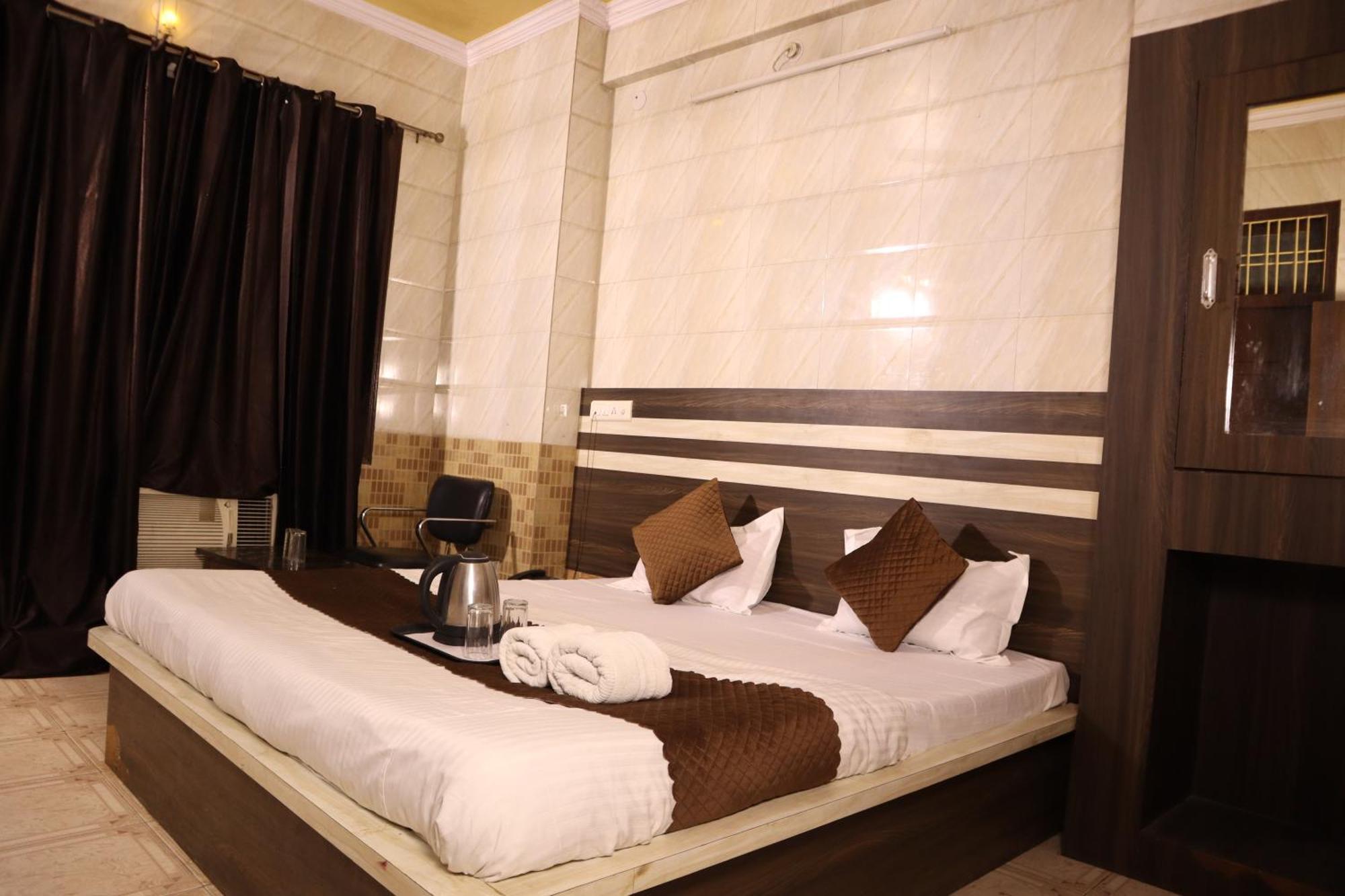 Hotel P R Palace Lakhnau Kültér fotó