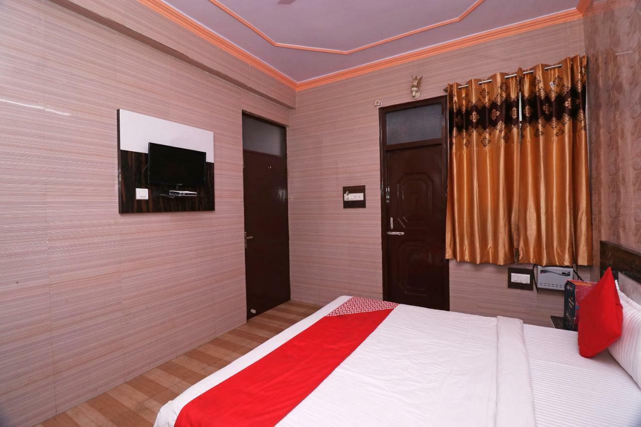 Hotel P R Palace Lakhnau Kültér fotó