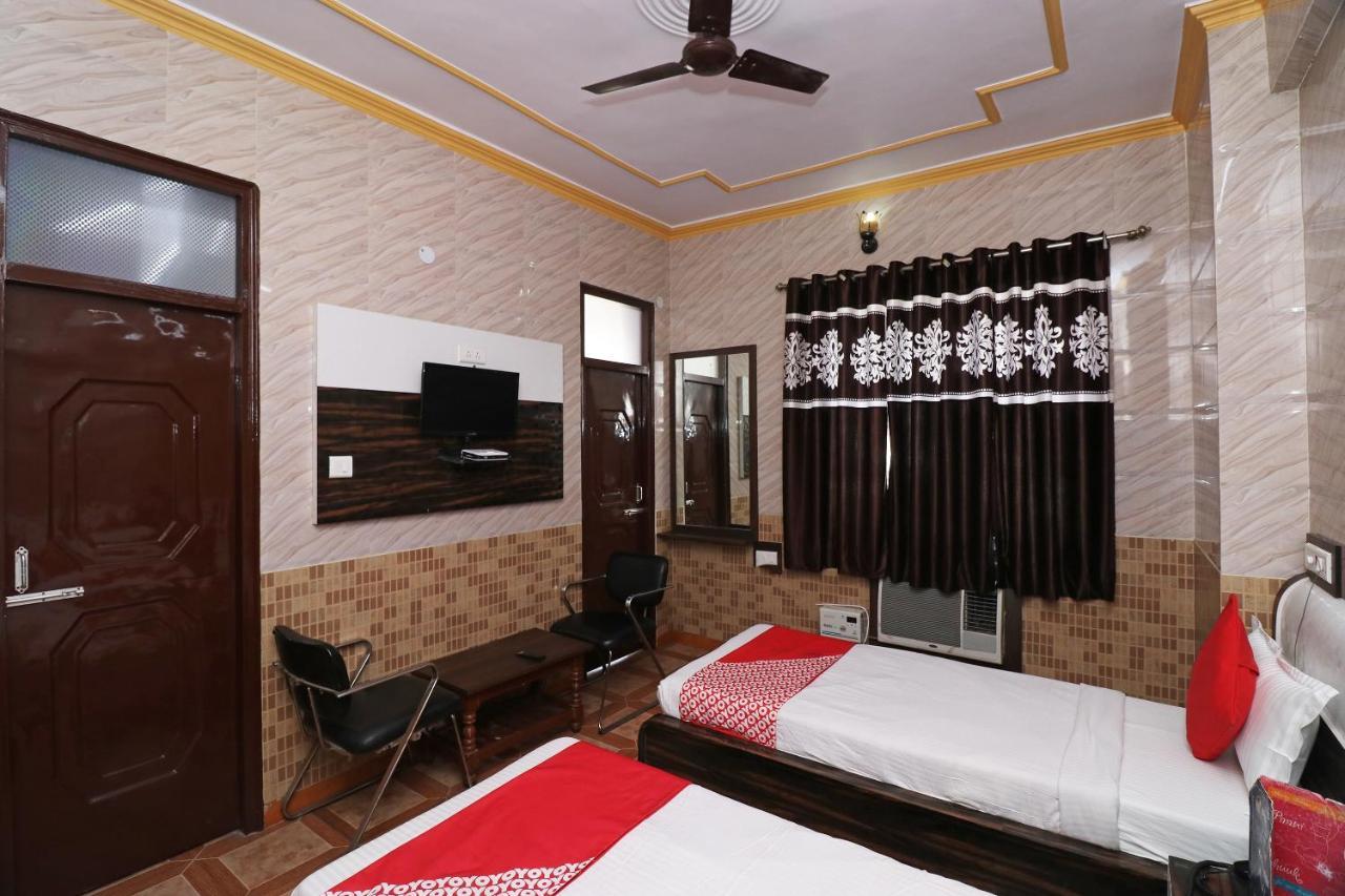 Hotel P R Palace Lakhnau Kültér fotó